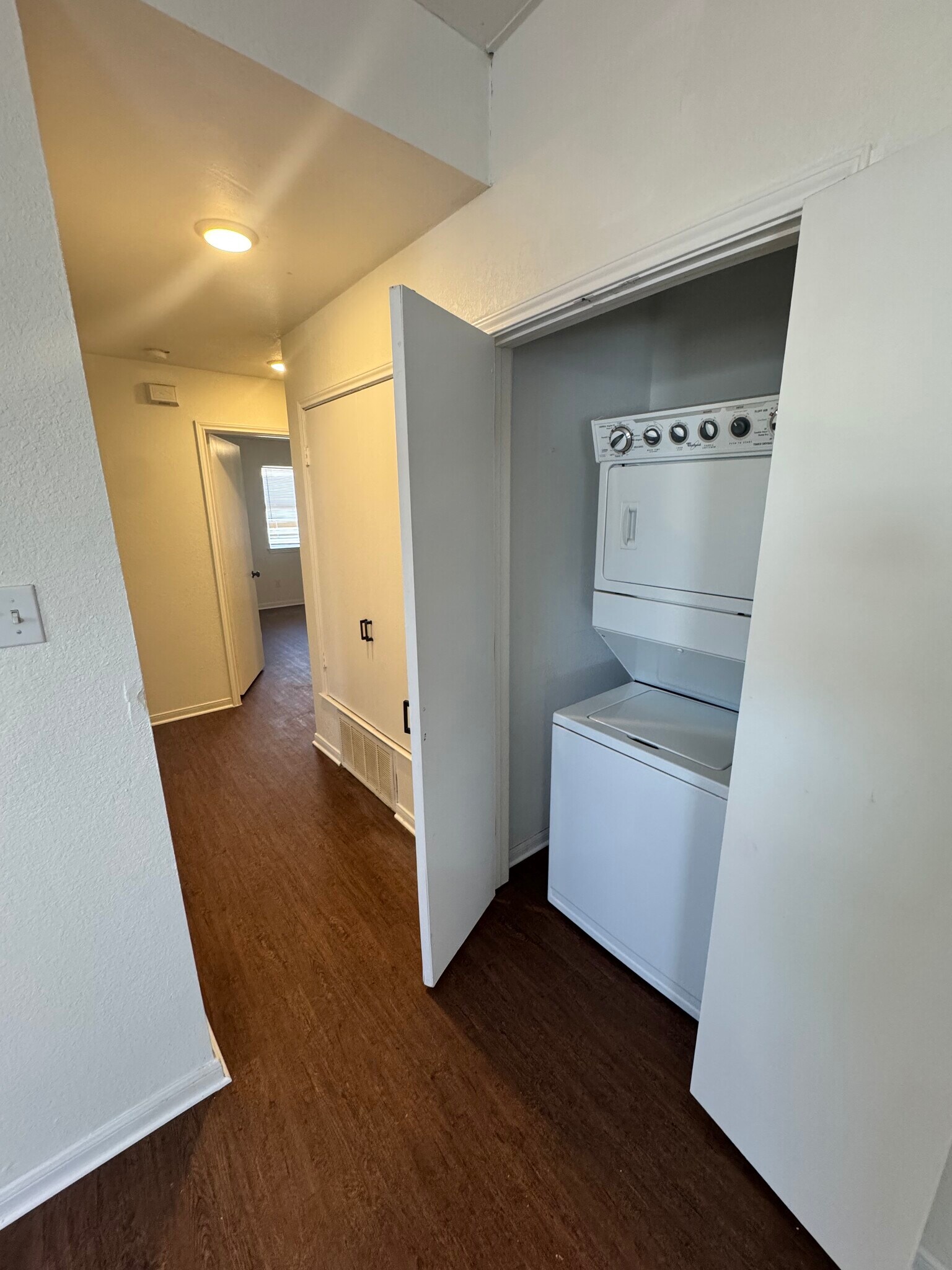 Building Photo - 1223 James Ave