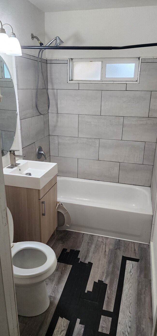 Building Photo - 718 S Jacob St