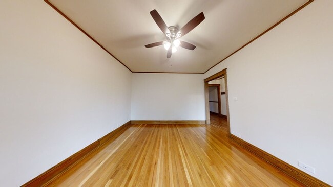 Building Photo - Fantastic three bedroom, one bath in the heart of Wrigleyville Available July 1, 2026