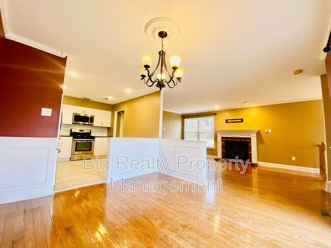 Building Photo - 475 Stoneglen St