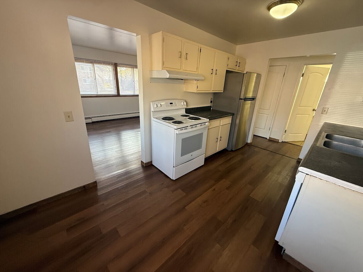 Building Photo - 2506 Brentwood Pky