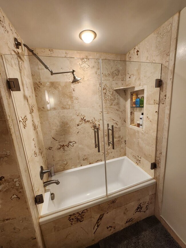 Building Photo - Downtown Saint Paul DREAM Loft-  Close to work, coffee, bars, restaurants, and light rail