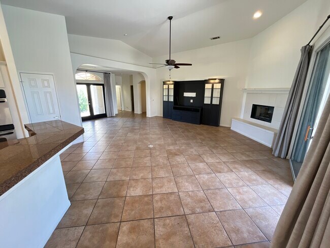 Building Photo - 78270 Calico Glen Dr