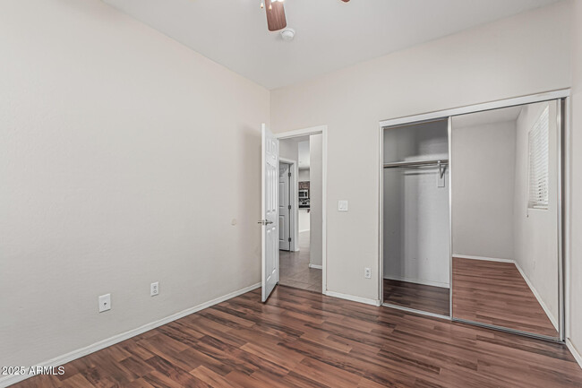 Building Photo - 1242 E Strawberry Dr