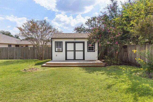Building Photo - 2652 Bradley Ln