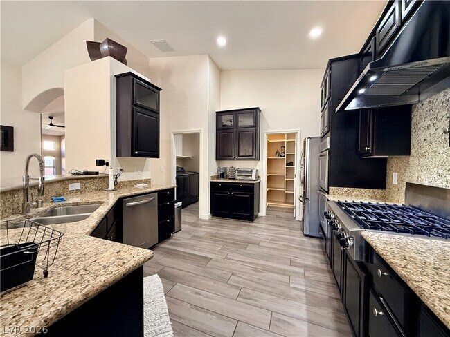 Building Photo - 8565 Hogan Falls Cir