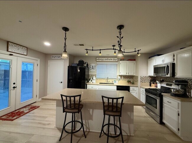 Building Photo - 30454 Silver Hawk Dr