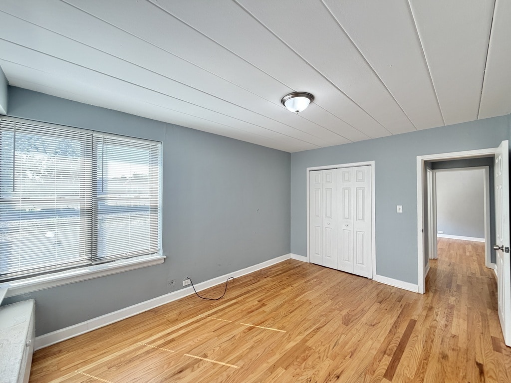 Building Photo - 1360 W Touhy Ave