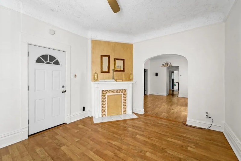 Building Photo - 3012 E 80th Pl