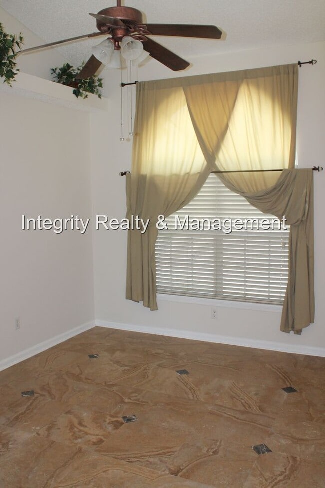 Building Photo - 3 bed/2.5 bath in Lake Asbury