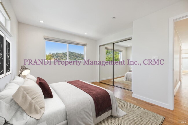 Building Photo - Reduced Rent! Now $4,650 (Was $4,950) Reno...
