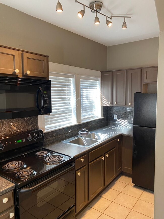 Building Photo - 522-524 W Culver ST