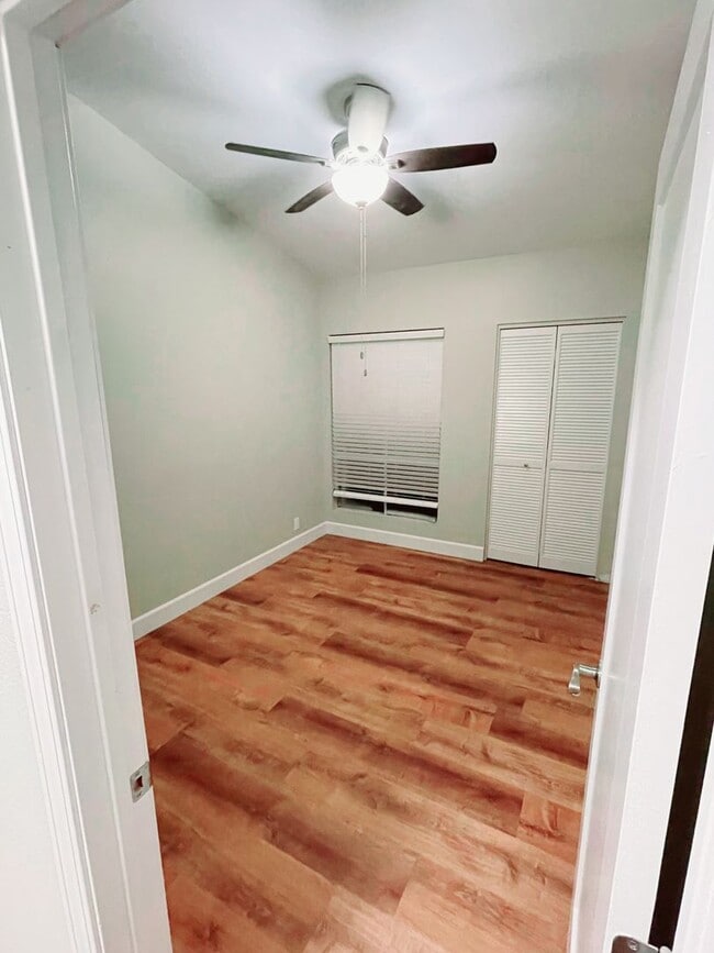 Building Photo - Conveniently Located Single Level Soda Cre...
