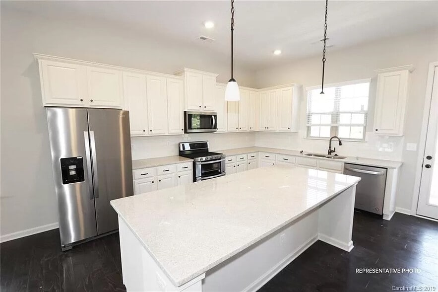 Building Photo - Room in Townhome on Ainslie Downs St