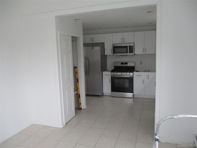 Building Photo - 94 Roger Ave