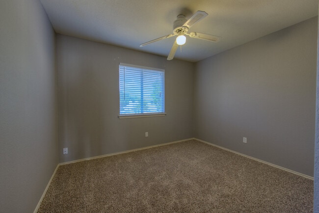 Building Photo - Wow - Remodeled 3 bedroom 2.5 with Loft on...