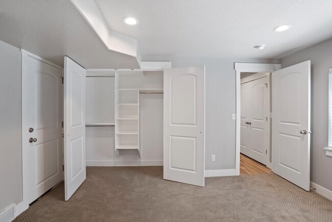 Building Photo - 2289 E 430 S