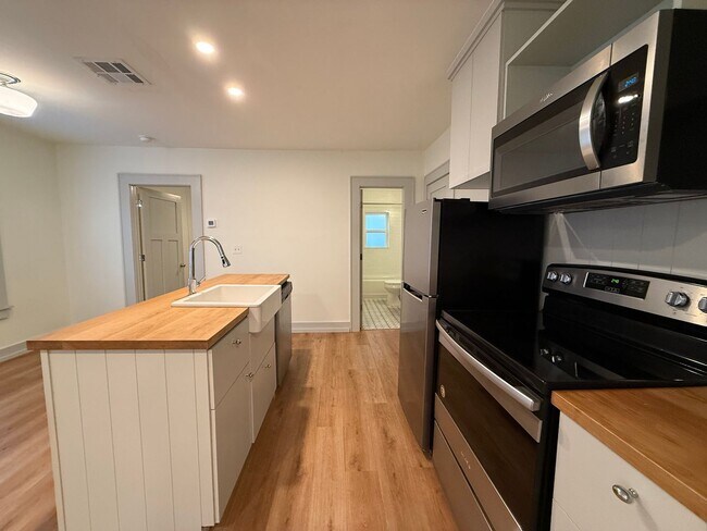 Building Photo - Updated 1 Bedroom for Rent!