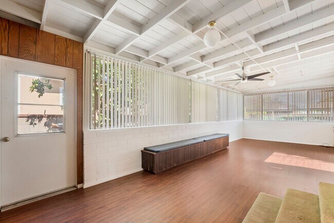Building Photo - Large 3 Bedroom 2 Bathroom House in La Mesa!