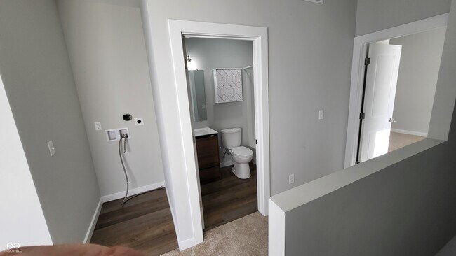 Building Photo - 515 N Oxford St