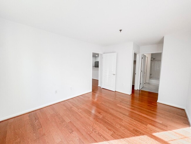 Building Photo - Freshly Renovated 1 Bed 1 Bath Condo With Balcony In Vibrant Savoy Park - Water Included