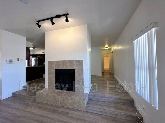 Building Photo - 8787 E Mountain View Rd