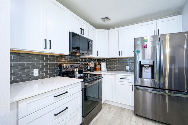 Building Photo - Waterfront Furnished Pool Home with Gulf &...