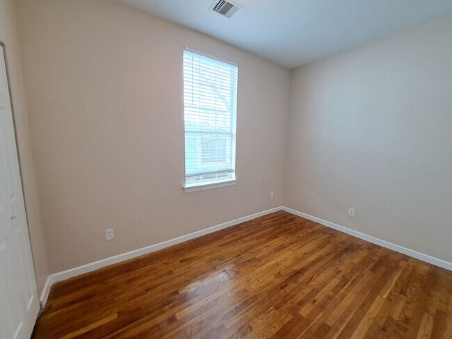 Building Photo - 528 S Dorgenois St