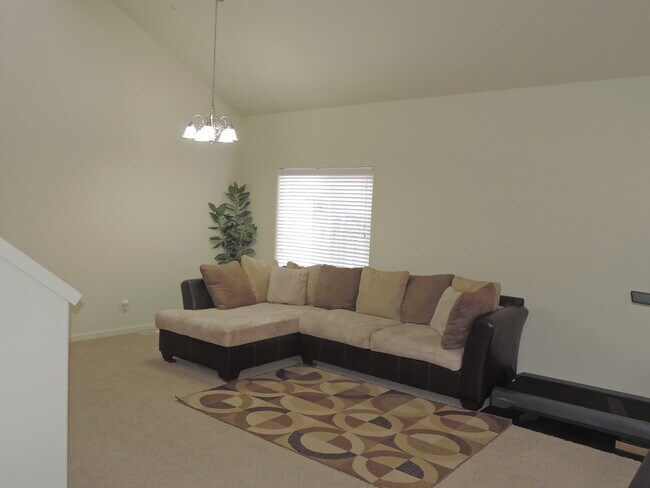 Building Photo - 10690 NW Jordan Ln