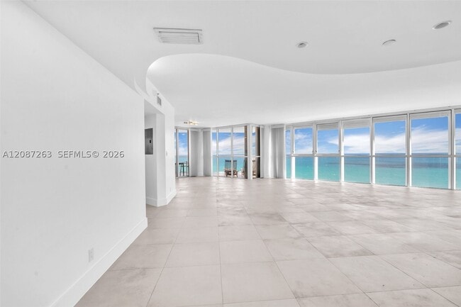 Building Photo - 16485 Collins Ave