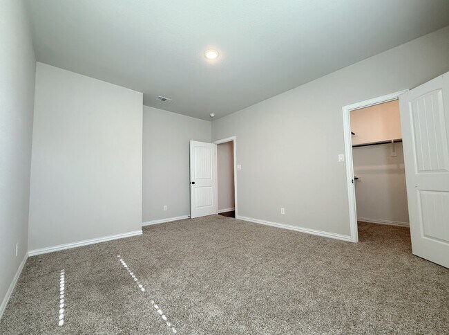 Building Photo - 104 Cottonwood Ct