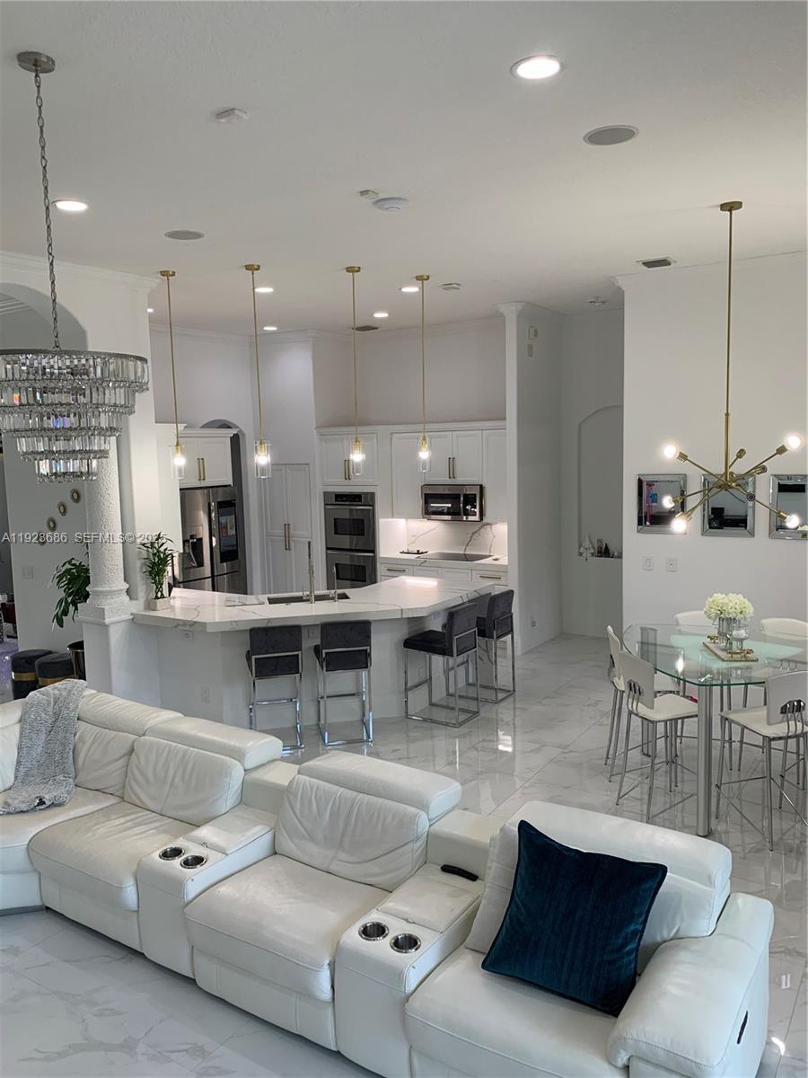 Building Photo - 6013 NW 56th Dr