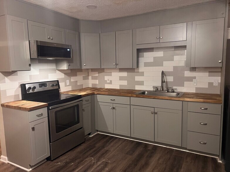 Kitchen - 715 Reynolds St