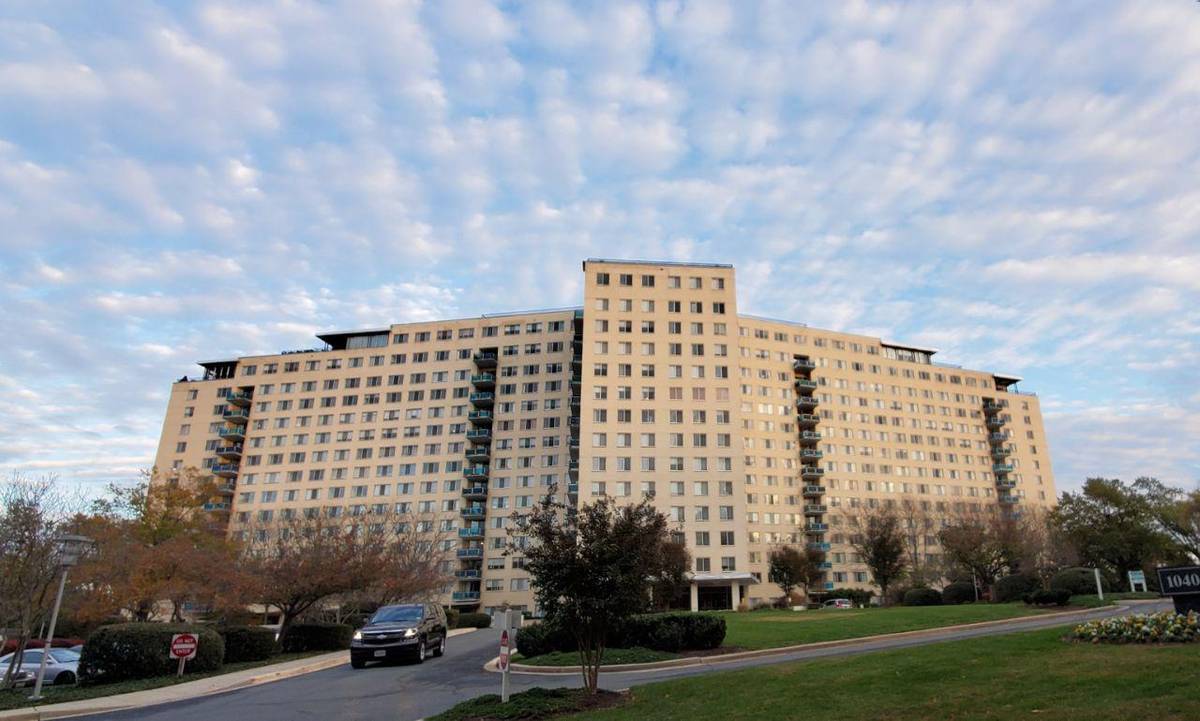 Building Photo - 10401 Grosvenor Pl