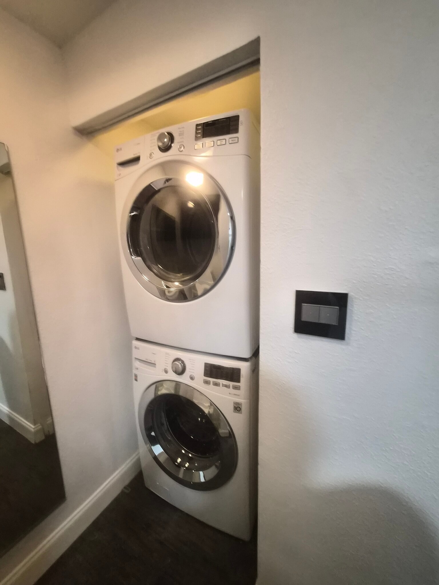 Washer and dryers - 4040 Avondale Ave