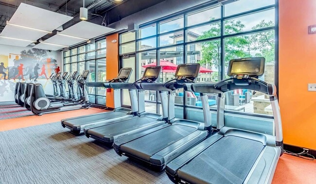 Building Photo - 2233 S Highland Ave