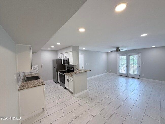 Building Photo - 5995 N 78th St