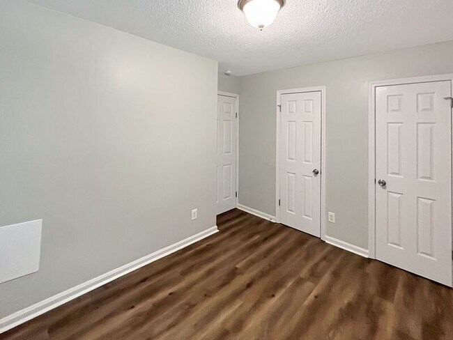 Building Photo - 106 Greenwood Cir