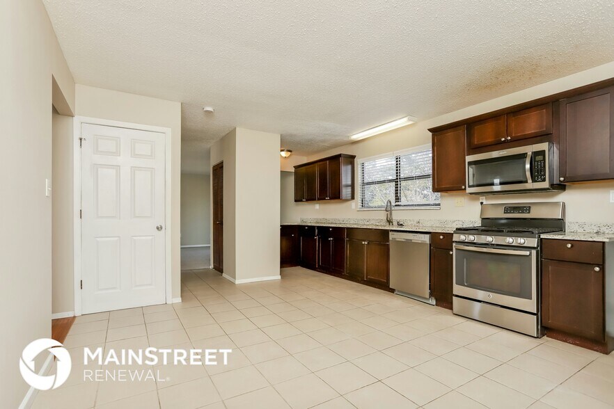 Building Photo - 721 Willow Wood Ct