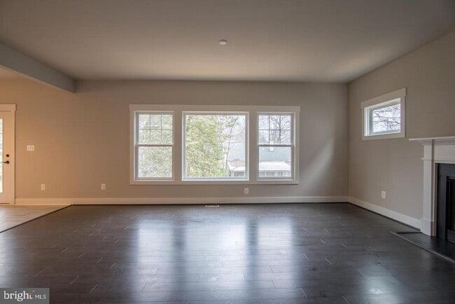 Building Photo - 6928 Regent Ln