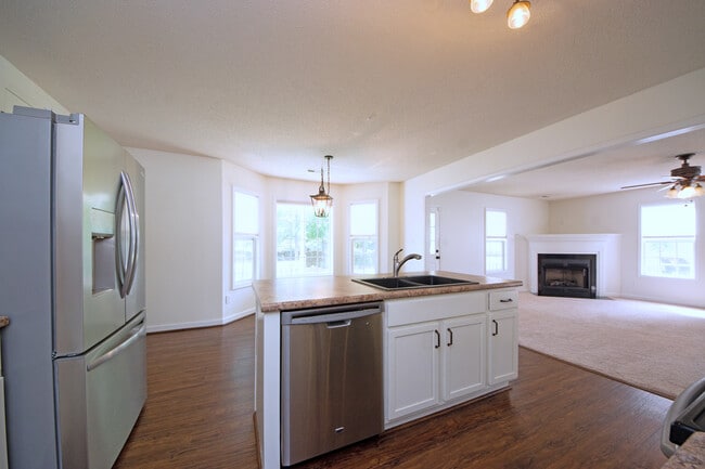 Building Photo - 1112 Huff Dr
