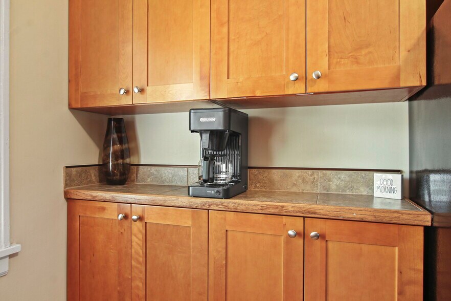 Building Photo - 1402 N Jackson St