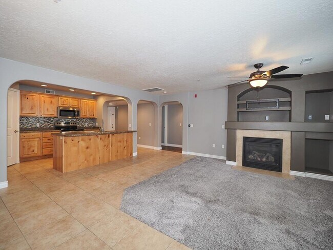 Building Photo - Beautiful Daybreak Condo