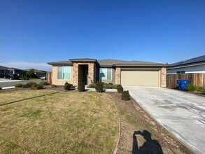 Building Photo - Welcome to the Best Deal in Town. Fully furnished 4 BD 2 BA house on a corner lot