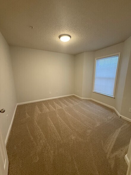 Building Photo - 5008 Lawndale Dr