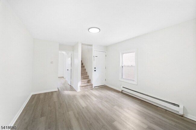 Building Photo - 334 Pine St