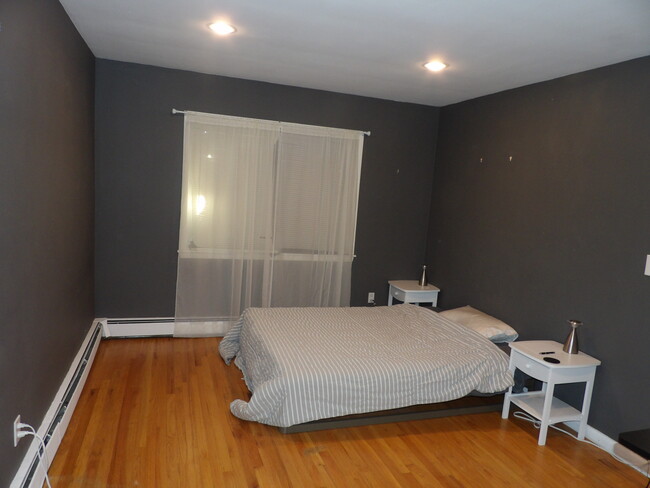 Large Bedroom - 2 Westervelt Pl