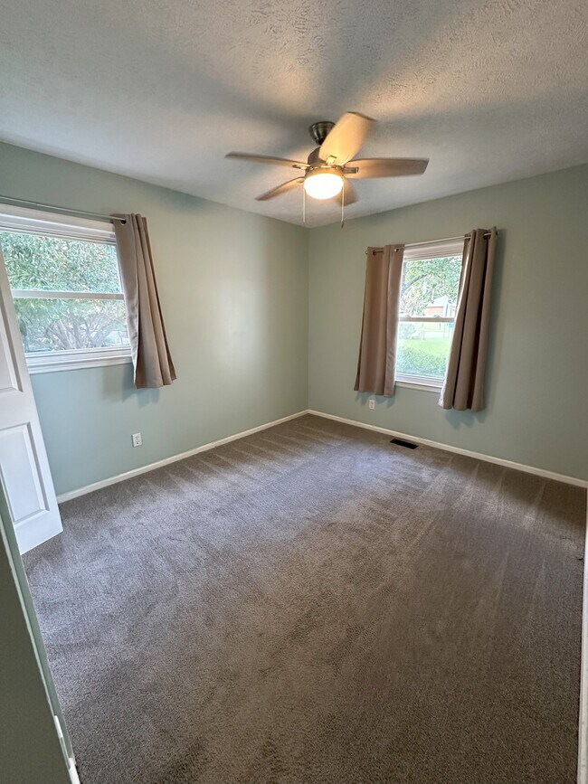 Building Photo - 4741 Bent Pine Dr