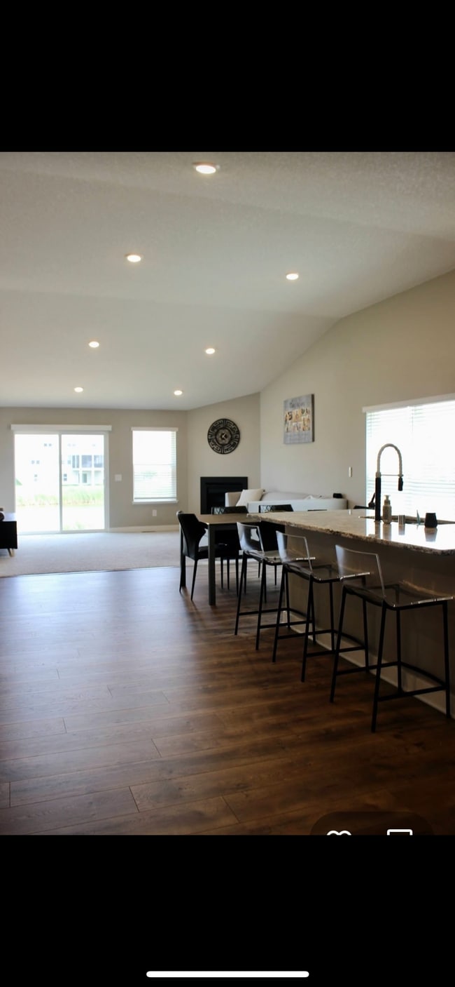 Building Photo - 11624 Pineridge Way N