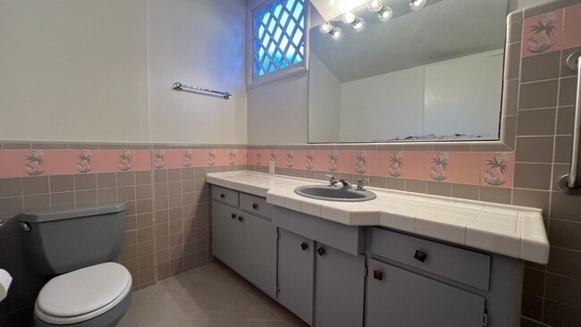 Building Photo - Mid-Century homes Rarely Available with Expansive Bay Views